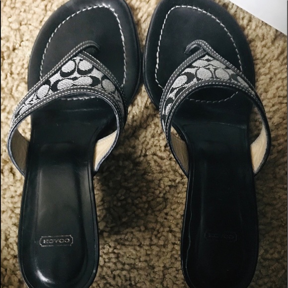 Coach kitten heels thong sandals worn once - Picture 2 of 3